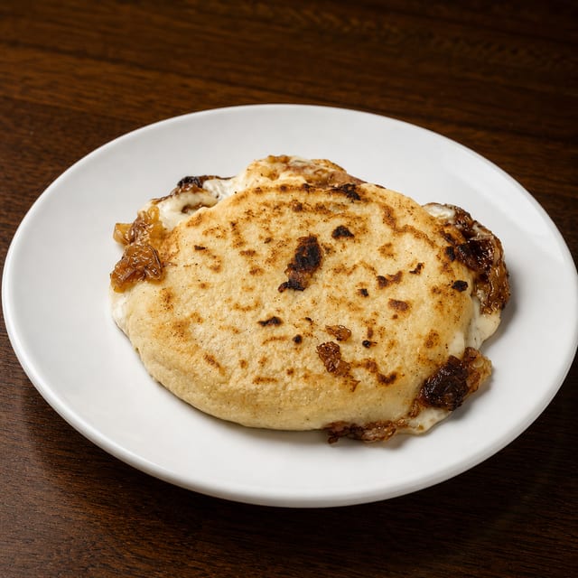Pupusa de Queso / Cheese Pupusa.
